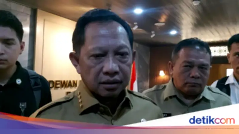 Mendagri Tito Tegaskan WFH Wajib di Semua Daerah Sebagai Bentuk Loyalitas