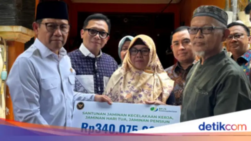 Menko PM Serahkan Manfaat BPJS ke Keluarga Korban Kecelakaan KRL