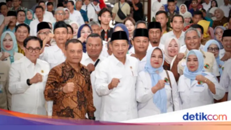 Menkop Ajak Dekopin Jateng Majukan UMKM Melalui Koperasi Desa Merah Putih