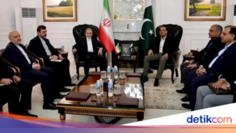 Menlu Iran dan Panglima Pakistan Bahas Dialog dengan AS