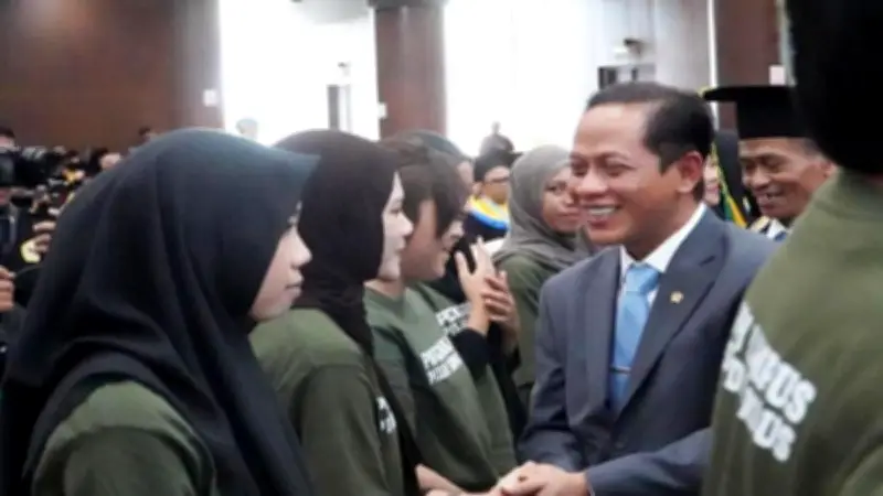 Menteri LH Kukuhkan Mahasiswa Penggerak Pilah Sampah di ULM Kalsel