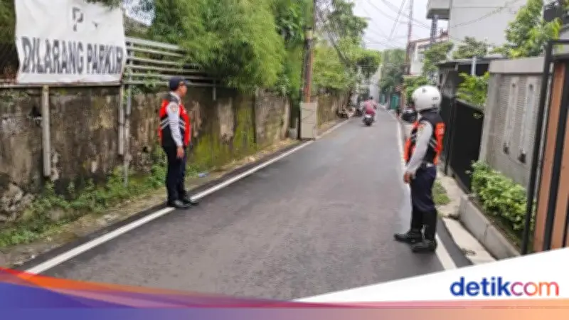 Mobil Parkir Liar di Jaktim Dipindahkan Usai Viral Laporan Dibalas Foto AI