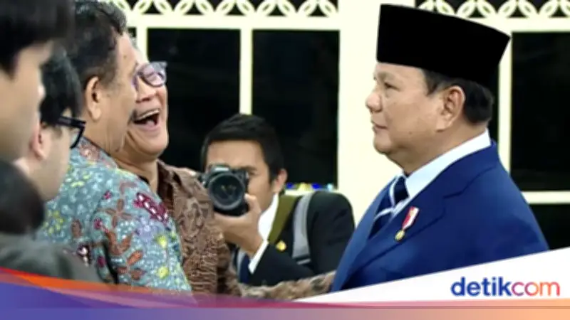 Momen Rocky Gerung Tertawa Bareng Prabowo di Istana Negara