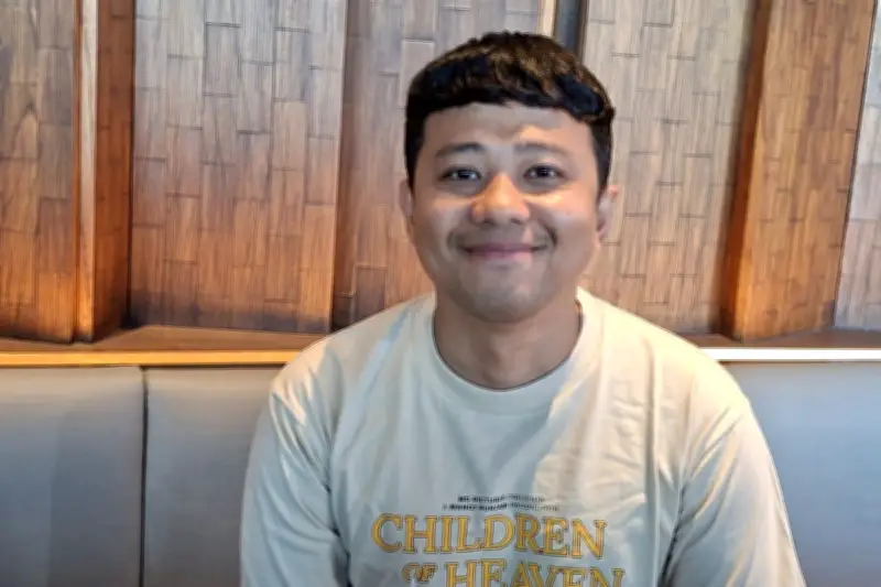 Muhadkly Acho Bagi Kenangan Masa Kecil Tanpa Sepatu Asli di Tanjung Priok