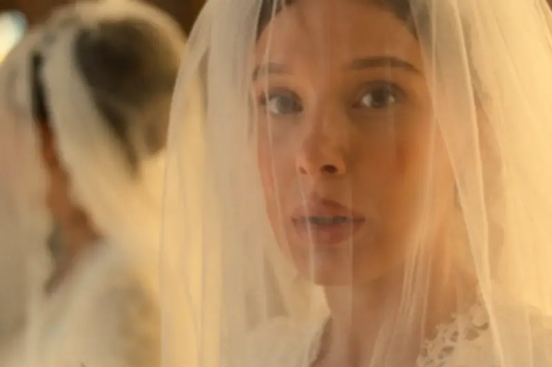 Netflix Rilis Foto Perdana Enola Holmes 3, Kisah Cinta Makin Serius