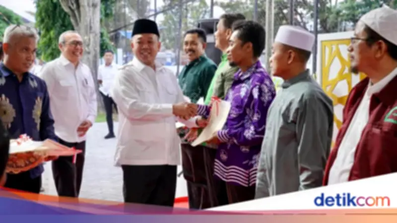 Nusron Wahid Serahkan 33 Sertipikat Wakaf untuk Rumah Ibadah di Sulawesi Tengah