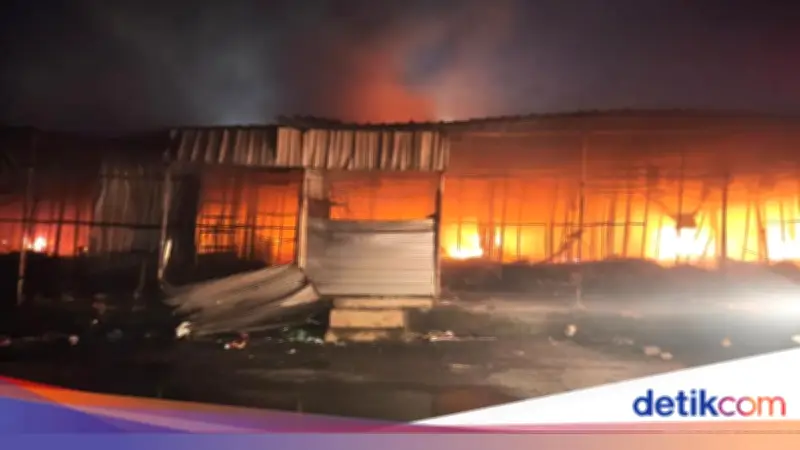 Pasar Kanjengan Semarang Terbakar, 480 Kios Hangus Terbakar
