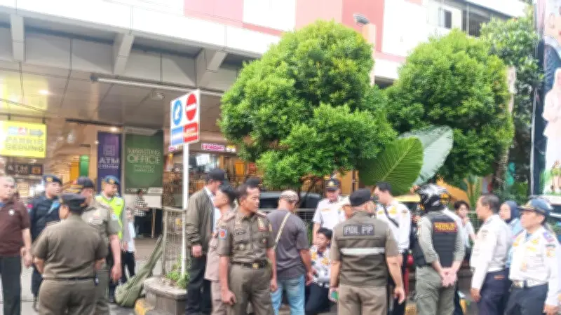 Pedagang Kopi Keliling Viral Tolak Penertiban Satpol PP di Kuningan