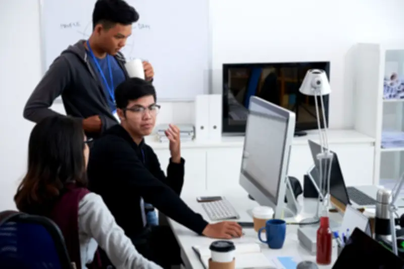 Pemberontakan Diam di Kantor: Ketika Pegawai Hadir tapi Tak Lagi Peduli