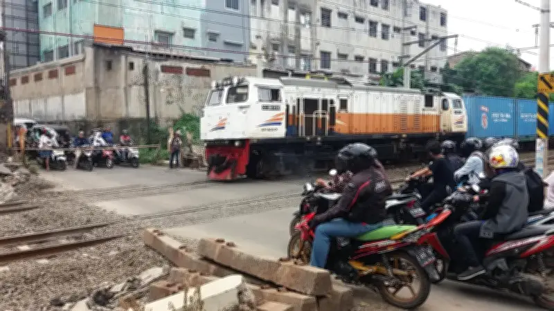 Pemkot Bekasi Mulai Benahi Perlintasan Kereta Tak Resmi dengan Alarm Suara