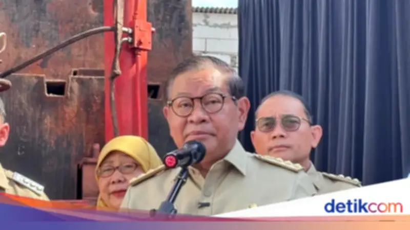 Pemprov DKI Copot Baliho 'Aku Harus Mati', Pram Larang Iklan Sensitif di Jakarta