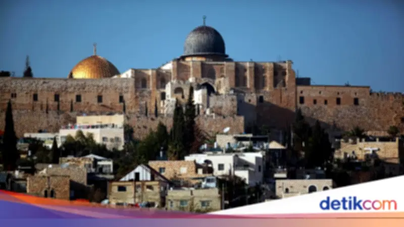 Pemukim Israel Serbu Masjid Al-Aqsa dan Kibarkan Bendera, Kecaman Mengalir
