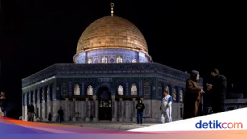Pengibaran Bendera Israel di Masjid Al-Aqsa Picut Kecaman Internasional