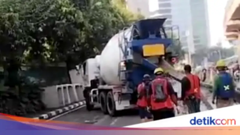 Perbaikan Jalan di Rasuna Said Sebabkan Macet Parah Arah Mampang Prapatan