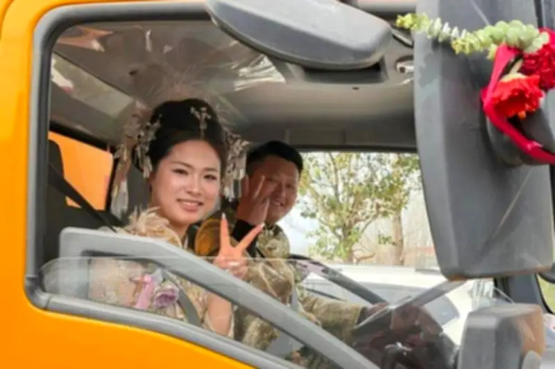 Pernikahan Unik di China, Konvoi Truk Sedot WC Jadi Kendaraan Pengantin