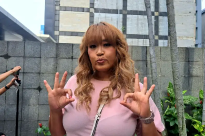 Pinkan Mambo Ungkap Alasan Ngamen di Jalan: Biaya Sekolah Anak Ratusan Juta