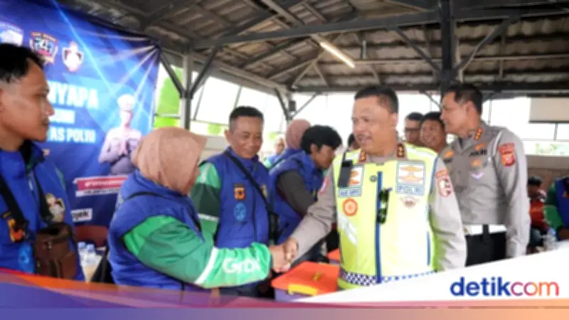 Polantas Menyapa: Kakorlantas Perkuat Kolaborasi dengan Ojol Sukabumi Jelang May Day