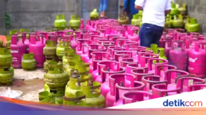 Polisi Gerebek Dua Lokasi Pengoplosan LPG di Bogor, Sita Ratusan Tabung