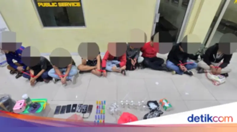 Polisi Tangkap 9 Pria Pesta Sabu di Pinggir Rel Tanah Abang Jakarta Pusat