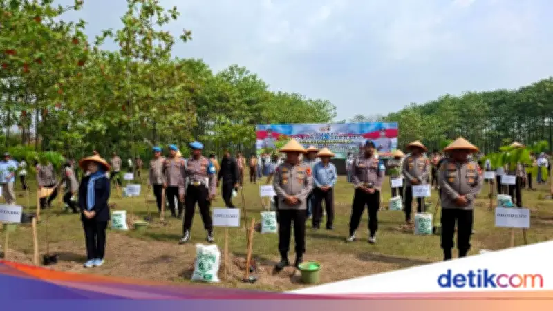 Polres Serang Tanam 3.000 Pohon di Lahan Tidur PT IKPP Dukung Gerakan Asri