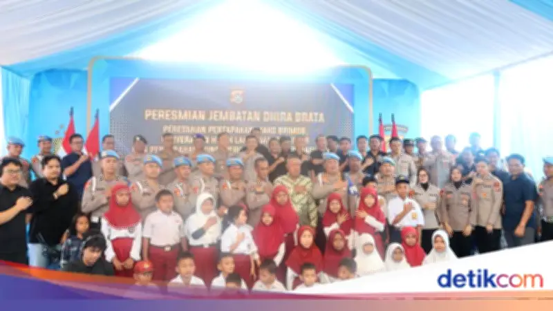 Polri Serahkan 378 Rumah Subsidi dan Hibah Lahan untuk PNPP di Sulawesi Tenggara