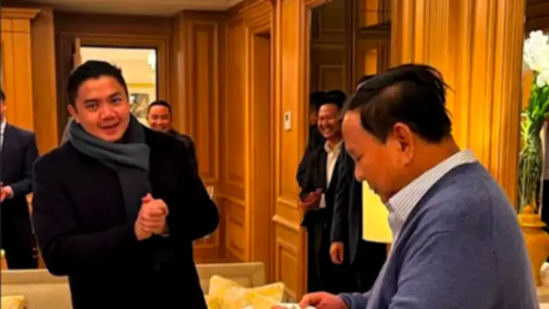 Prabowo Beri Kejutan Ulang Tahun ke-37 Seskab Teddy di Tengah Kunjungan Diplomatik Paris