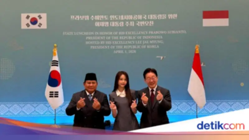 Prabowo dan Carmen Hearts2Hearts Kompak Pose Finger Heart di Korsel
