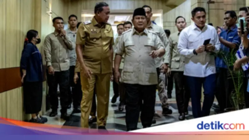 Prabowo Jenguk Korban Kecelakaan Kereta di Bekasi, Setujui Flyover