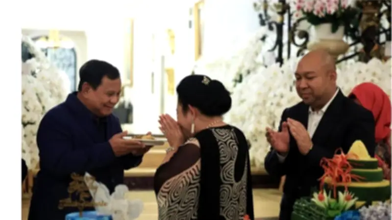 Prabowo Rayakan Ulang Tahun Titiek Soeharto dengan Potongan Tumpeng Spesial