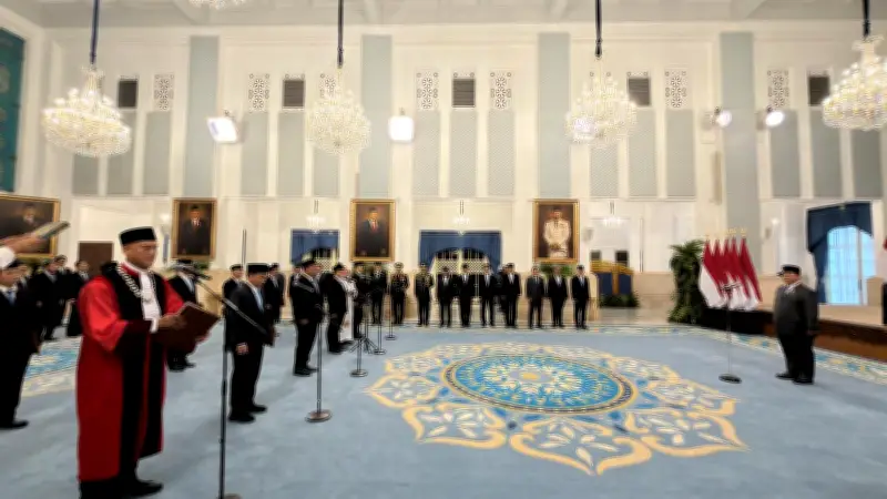 Prabowo Saksikan Sumpah Jabatan Liliek Prisbawono sebagai Hakim MK Gantikan Anwar Usman