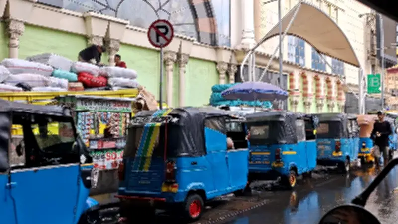 Praktik Pungli Preman Terus Hantui Sopir Bajaj di Tanah Abang