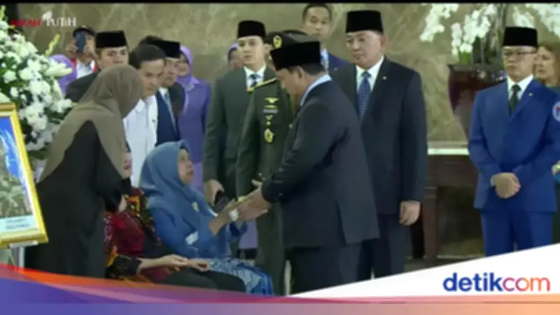 Presiden Prabowo Salami Keluarga 3 Prajurit TNI Gugur di Lebanon, Suasana Haru di Bandara