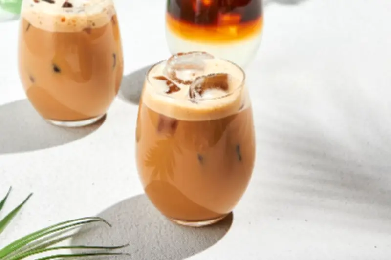 Rahasia Barista: Cara Membuat Es Kopi Susu yang Nikmat di Rumah