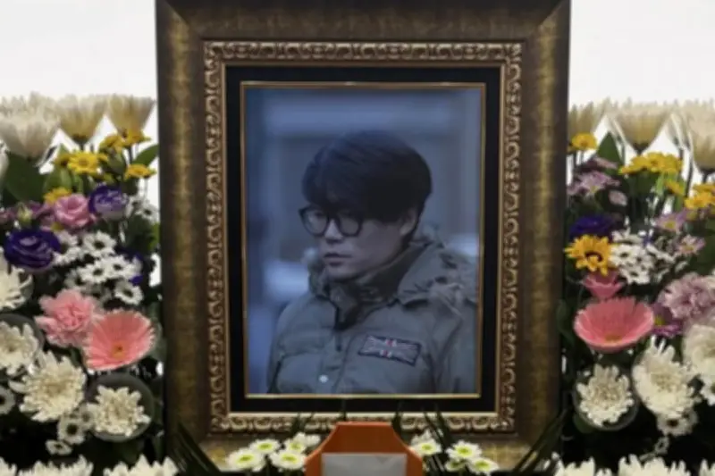 Rekaman CCTV Penyerangan Sutradara Kim Chang Min Tayang di JTBC, Publik Murka