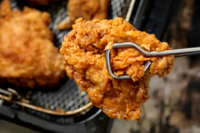 Resep Rahasia Ayam Goreng Pedas yang Meresap Sampai ke Tulang