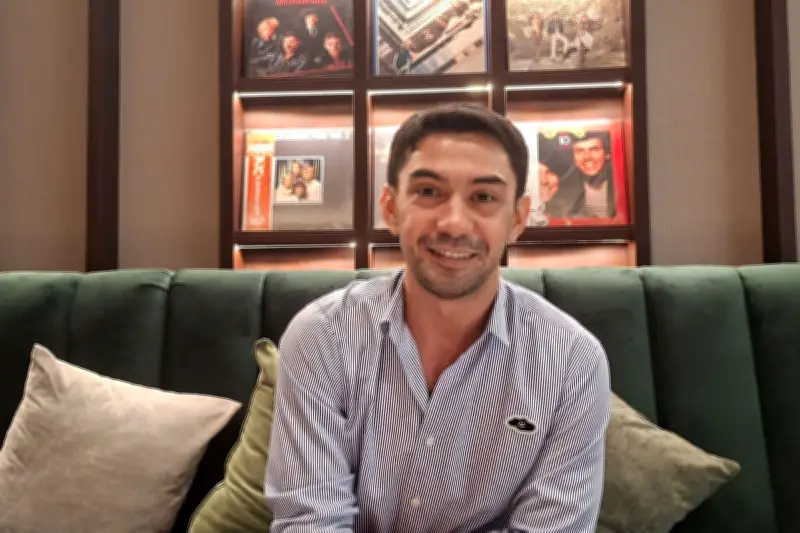 Reza Rahadian Ungkap Pengalaman Syuting Bersama Aktor Down Syndrome Alim
