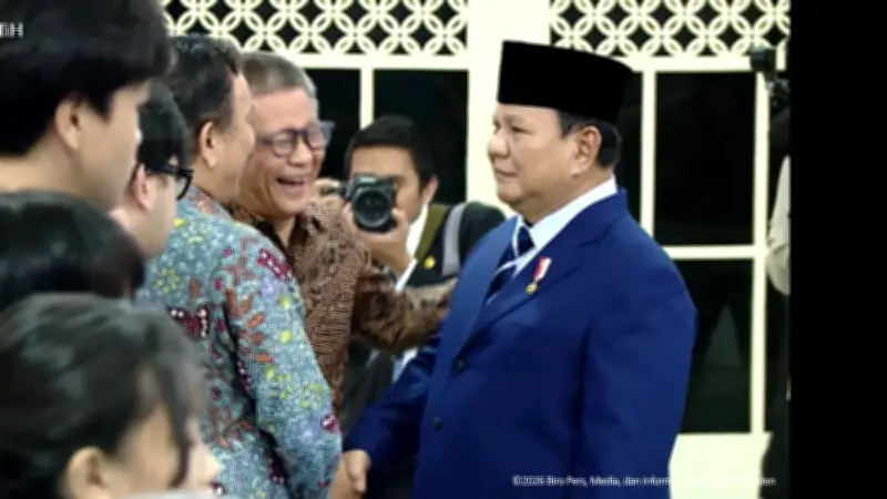 Rocky Gerung Tertawa Bahak Disapa Presiden Prabowo dengan Istilah 'Disiden'