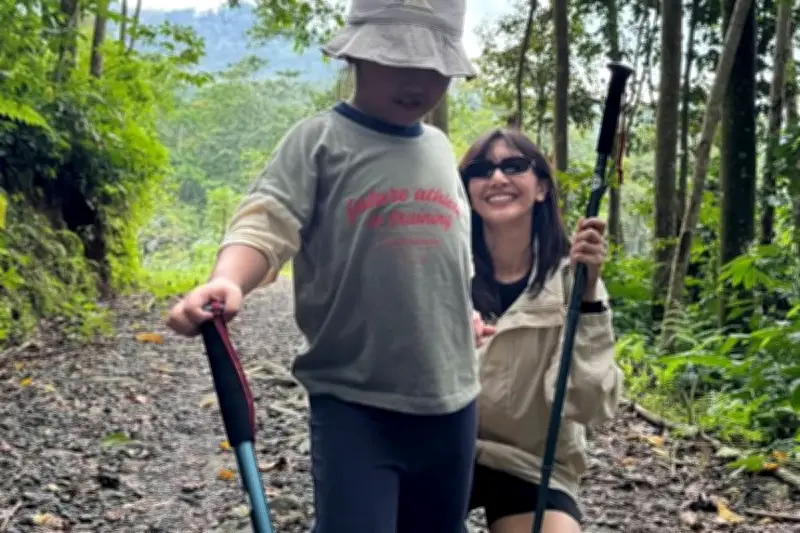 Sheila Dara Kembali Beraktivitas, Hiking di Bogor Usai Ditinggal Vidi Aldiano