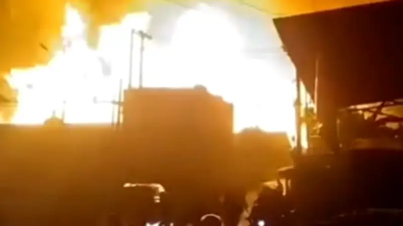 SPBE Cimuning Bekasi Terbakar, Damkar Fokus Padamkan Api Sebelum Pastikan Korban