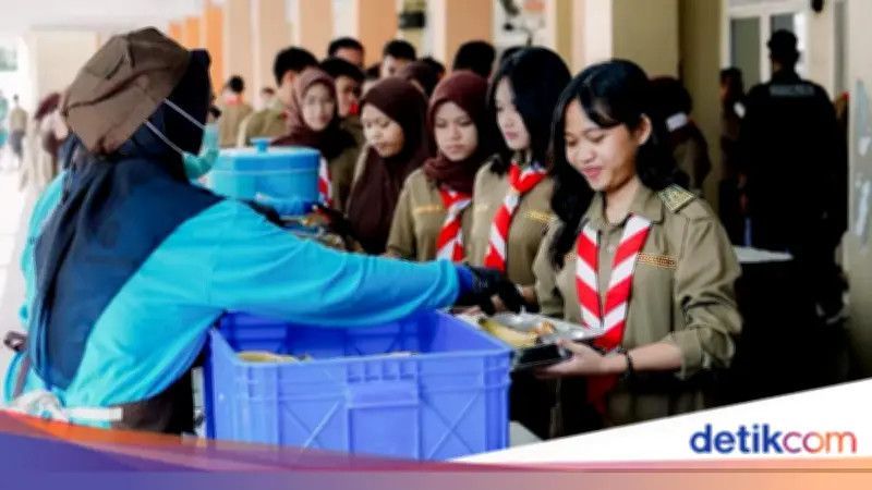 SPPG Polri Uji Coba MBG Prasmanan di SMA Pejaten, Siswa Belajar Disiplin