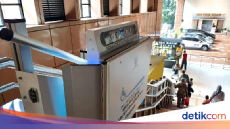 Stasiun Cikini Perkenalkan Lift Tangga untuk Difabel dan Lansia