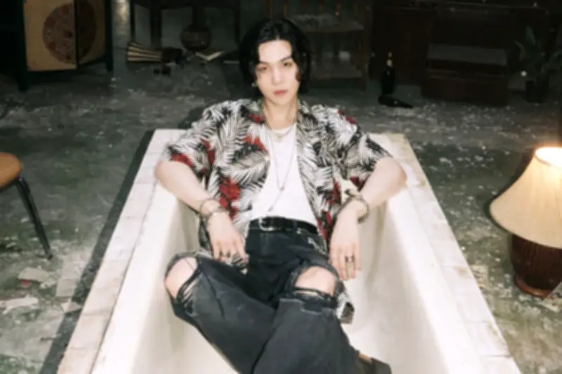 Suga BTS Ungkap Alasan Tak Berani Tatap Mata Lawan Bicara