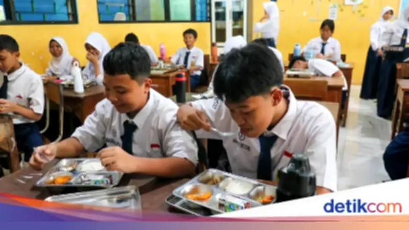 Survei Poltracking: MBG Program Paling Dirasakan Manfaatnya, 55% Publik Puas