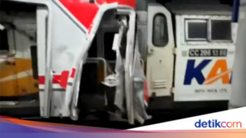 Tabrakan KA Jarak Jauh dengan KRL di Bekasi, Dua Orang Tewas