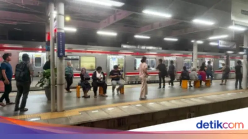Tabrakan Kereta Jarak Jauh dan KRL di Bekasi, Perjalanan Tertahan