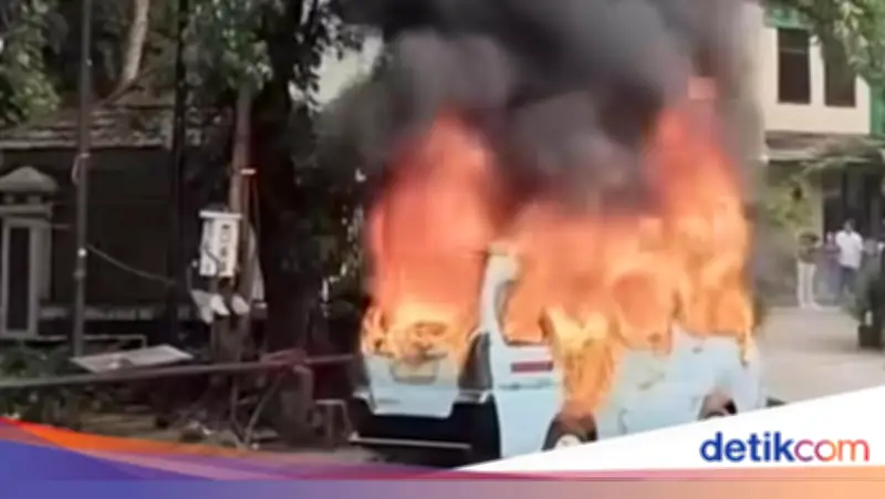 Tak Terima Ditegur, Sopir Angkot di Tanah Abang Bakar Korban dan Mobil