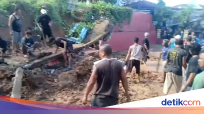 Talud TPU Ambon Ambruk Diterjang Longsor, 10 Kerangka Berserakan