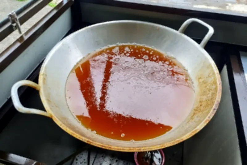 Tanda Minyak Goreng Harus Diganti dan Bahaya Penggunaan Berulang