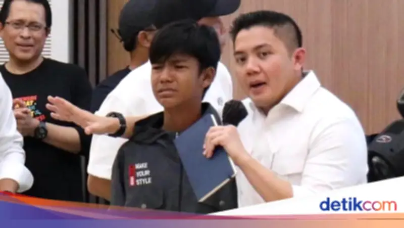 Tangis Haru Al di Pelukan Seskab Teddy: 'Saya Ingin Sekolah, Pak!'