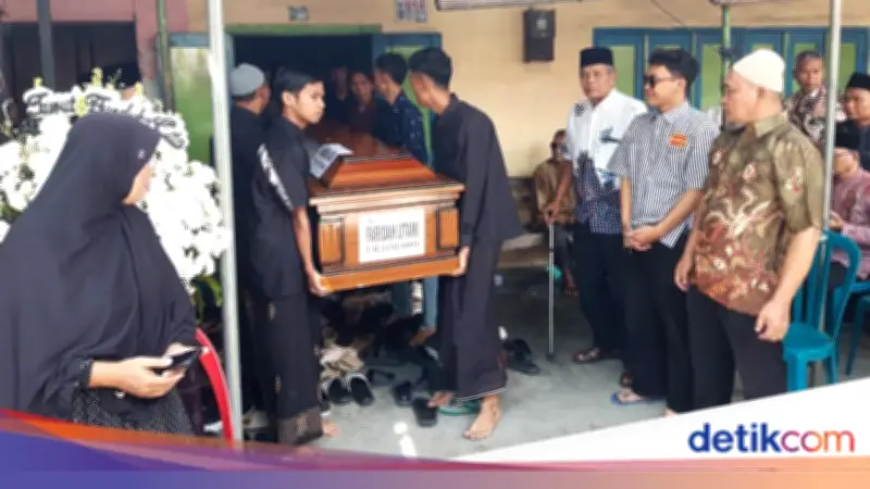 Tangis Histeris Iringi Pemakaman Faridah, Korban Kecelakaan Kereta di Boyolali